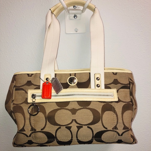 Coach Handbags - 🔥Coach daisy signature tote